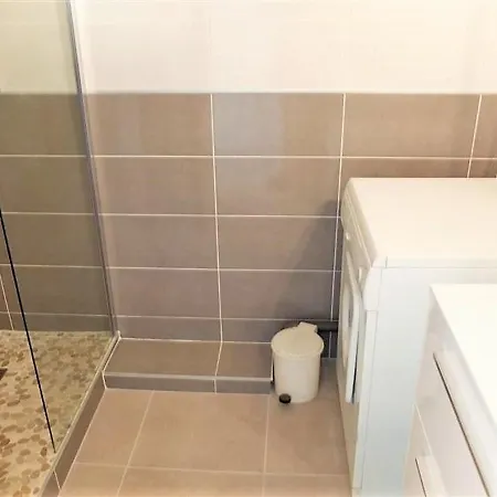 T2 Climatise, Terrasse, A 3 Couchages - Fr-1-251-379 Le Lavandou